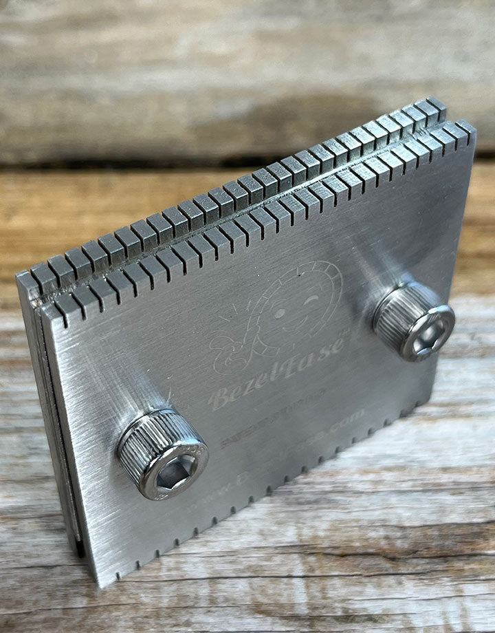 HO811 = BezelEase Castellated Bezel Creator