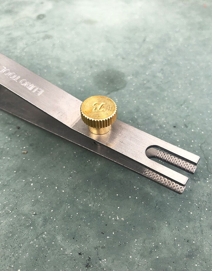 SO2003 = Titanium Bezel Clamp