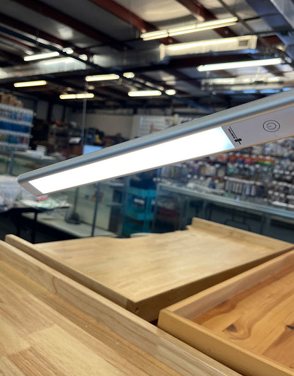 LM1908 = LED Goose Neck Lamp in White