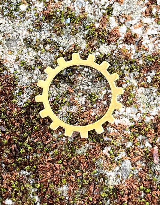 MSBR56124 = BRASS SHAPE - GEAR OPEN  3/4''  24ga (Pkg of 6)
