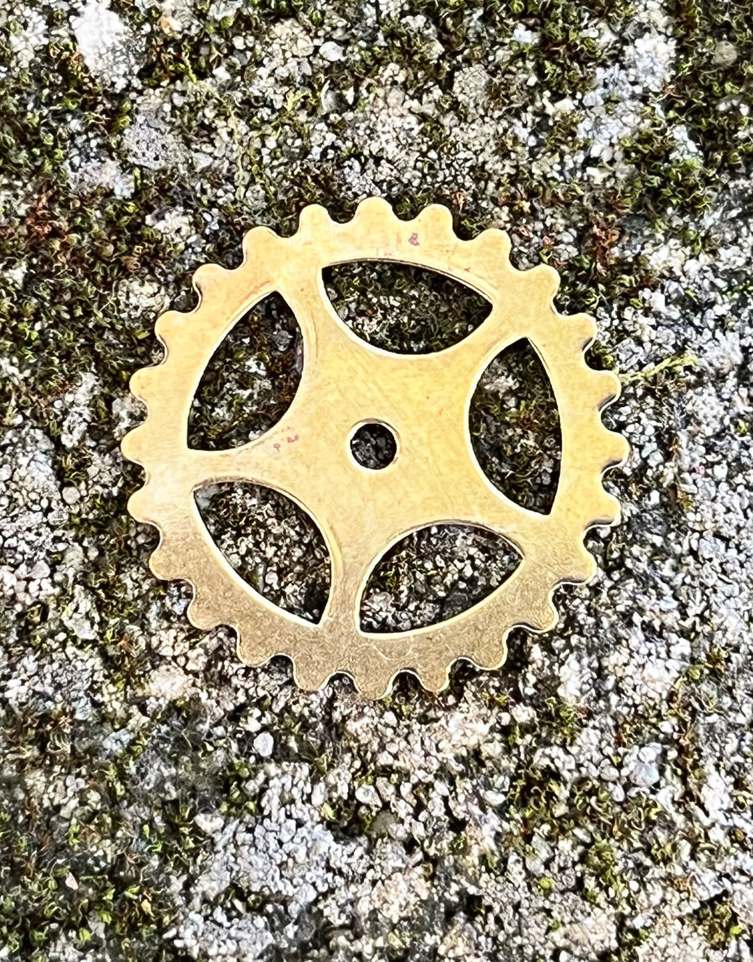 MSBR56524 = Trinity Brass Open Spoke Gear 25mm Antique Gold Color (Pkg of 6)