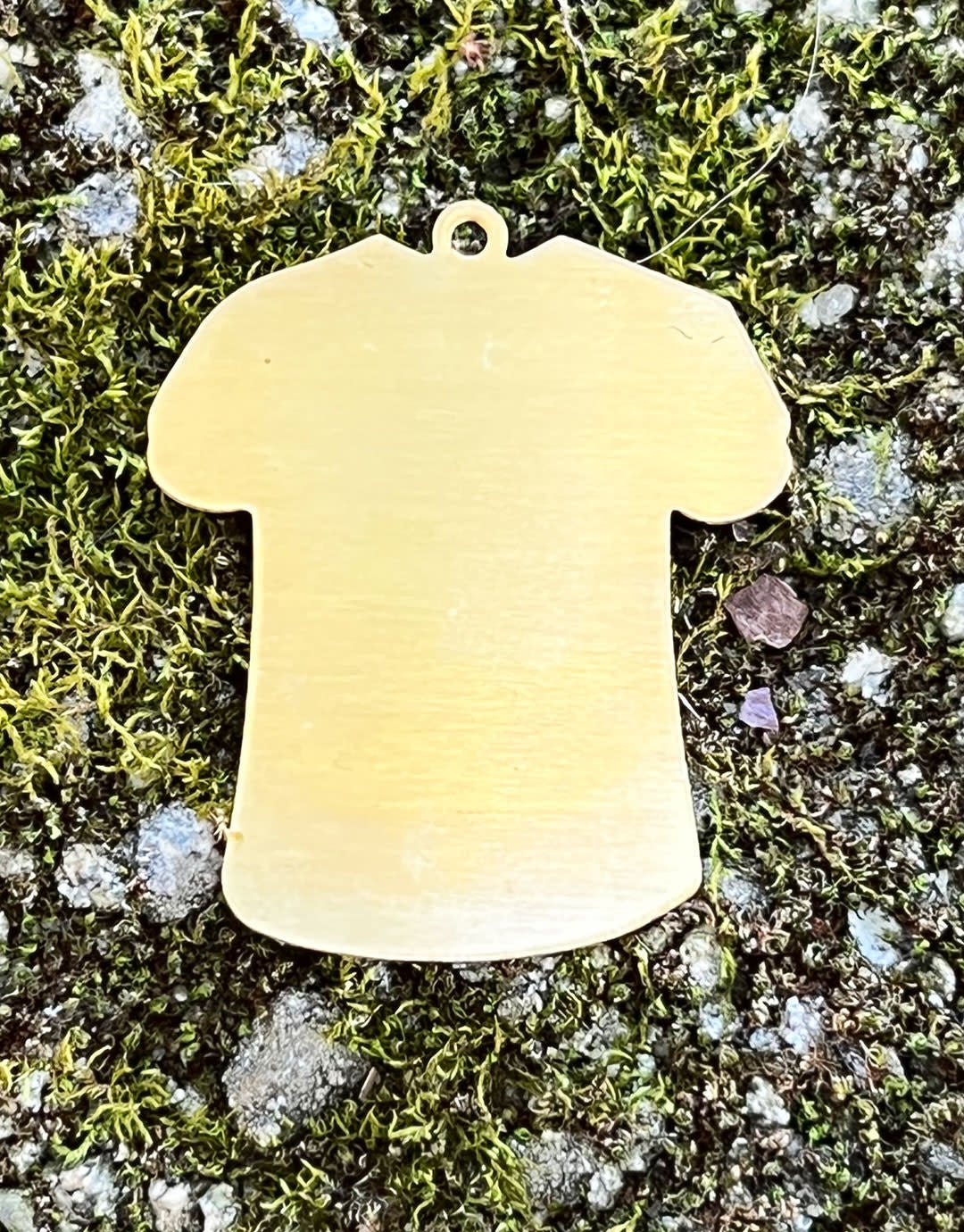 MSBR59724 = BRASS SHAPE - LARGE T-SHIRT with RING 24ga (Pkg of 6)