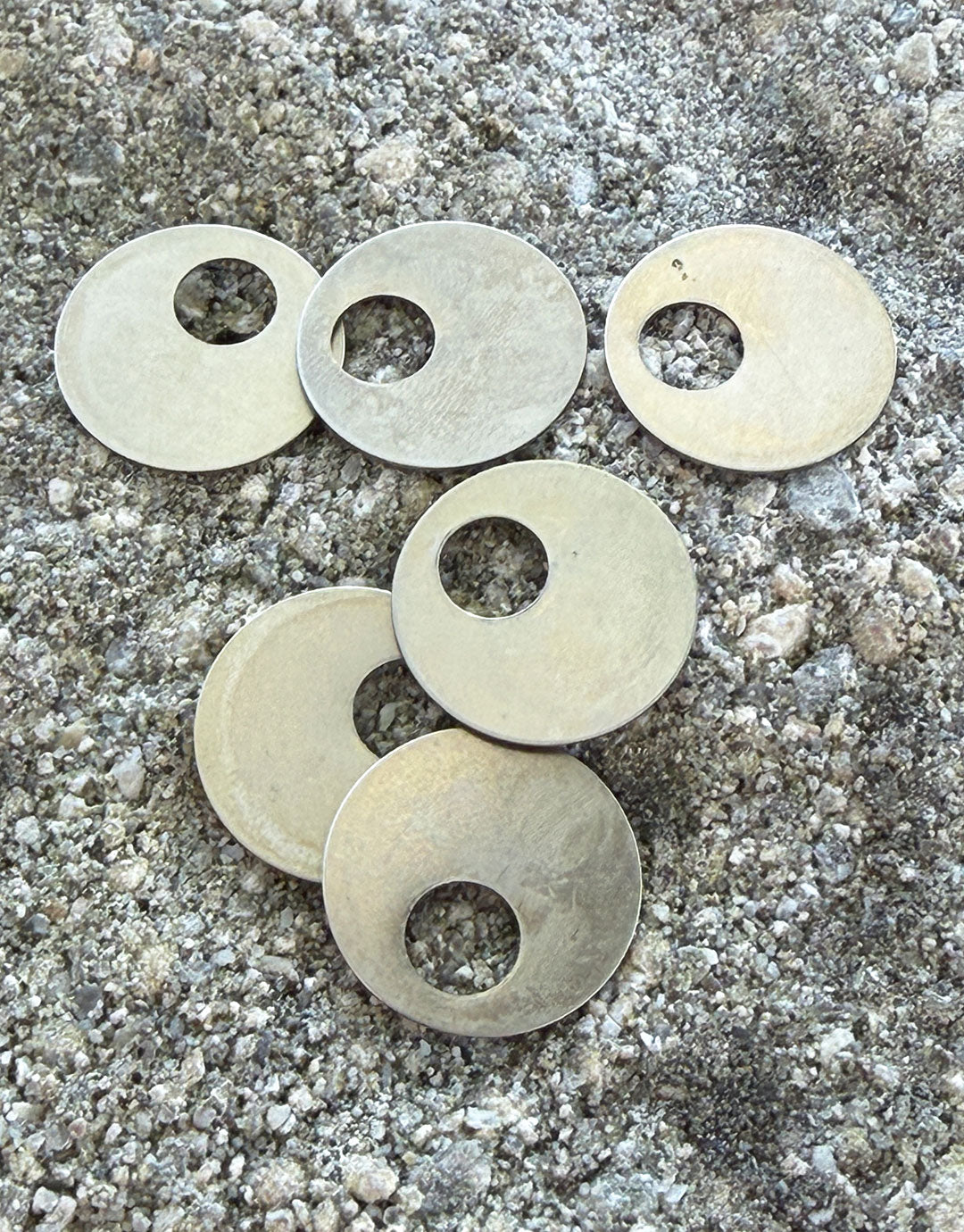 MSN18424 = NICKEL SILVER SHAPE - ROUND with OFF-CENTER 7/8'' x5/16'' ID HOLE (Pkg of 6)