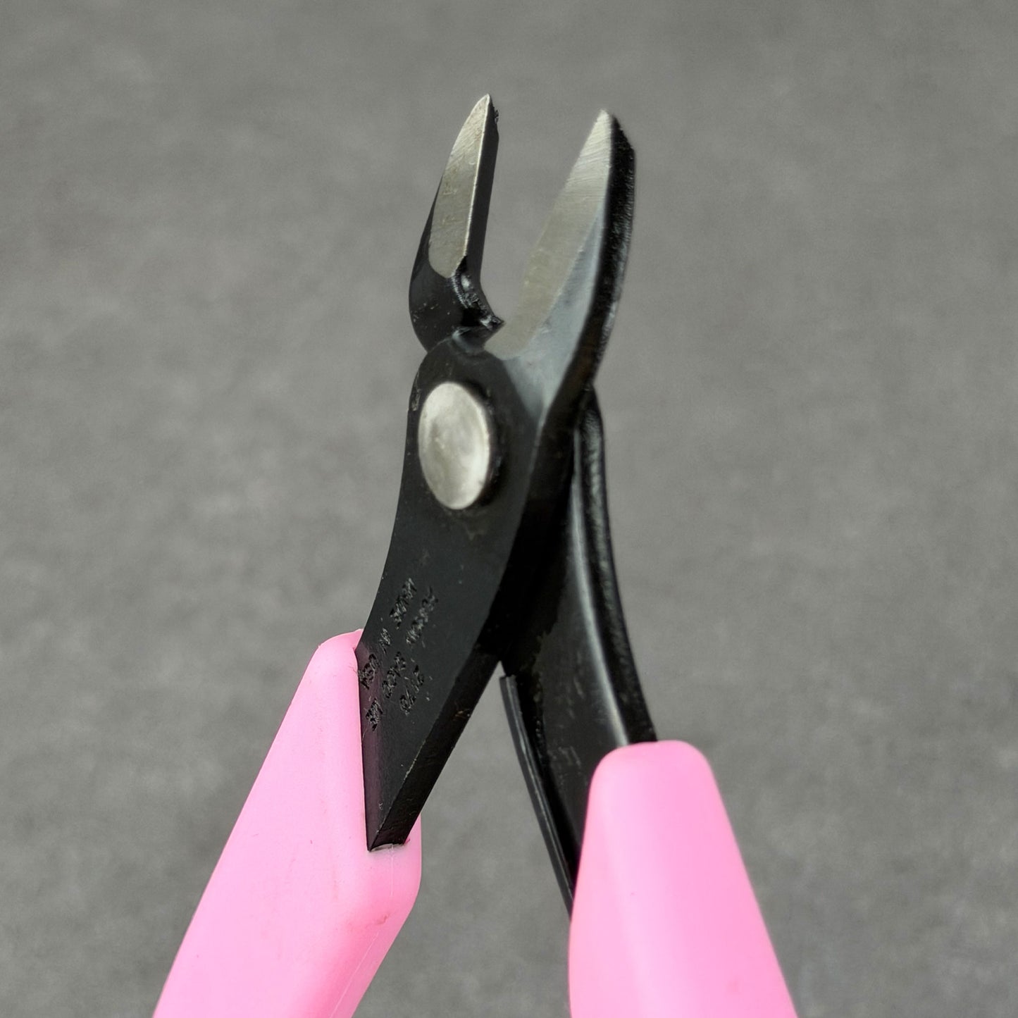 PL42175P = Xuron Flush Cutting Maxi Shear with Pink Handles