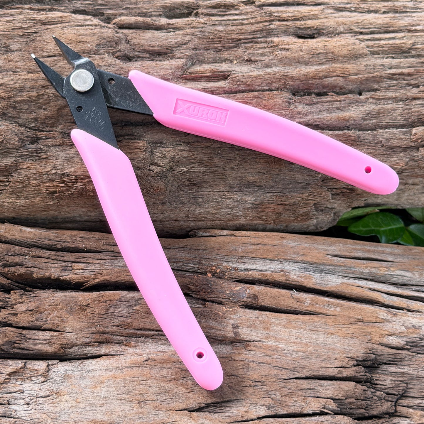 PL4410P = Xuron Micro Flush Cutting Shear #410 with Pink Handles