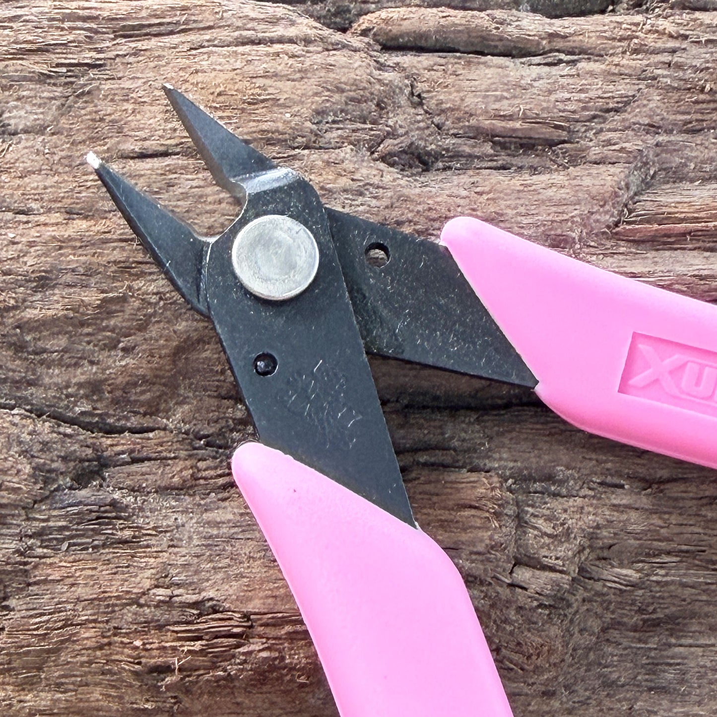 PL4410P = Xuron Micro Flush Cutting Shear #410 with Pink Handles
