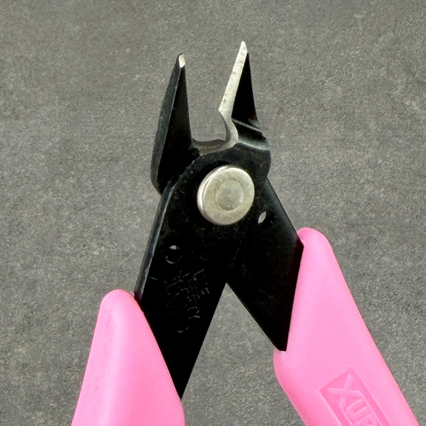 PL4410P = Xuron Micro Flush Cutting Shear #410 with Pink Handles