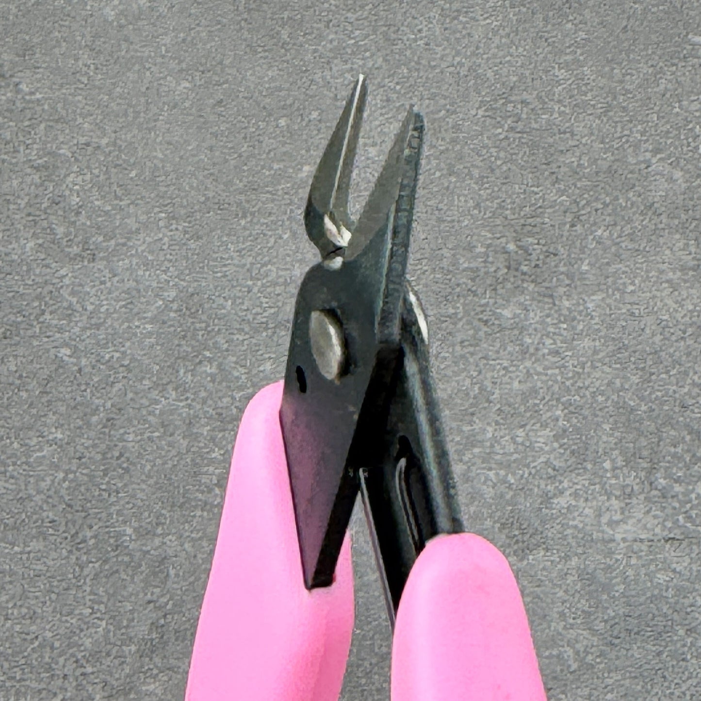 PL4410P = Xuron Micro Flush Cutting Shear #410 with Pink Handles