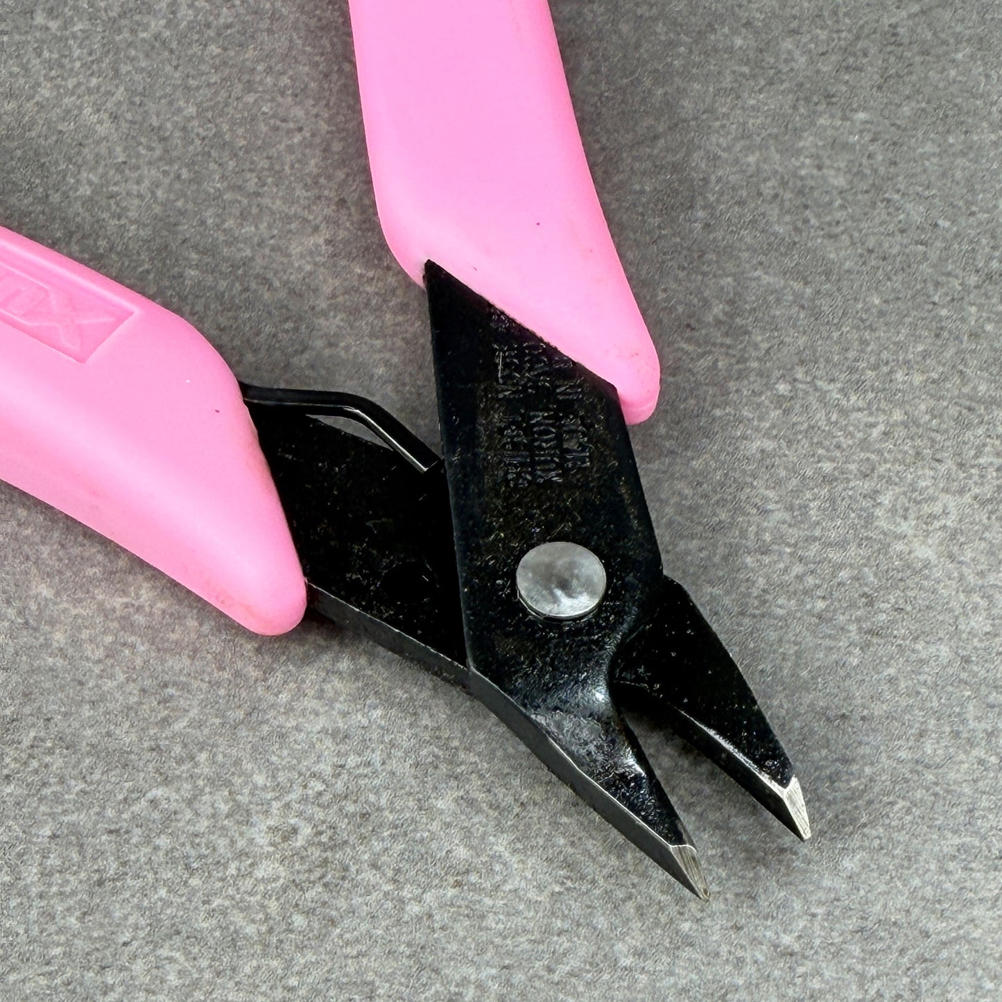 PL4487P = Jump Ring Plier with Chisel Nose by Xuron with Pink Handles