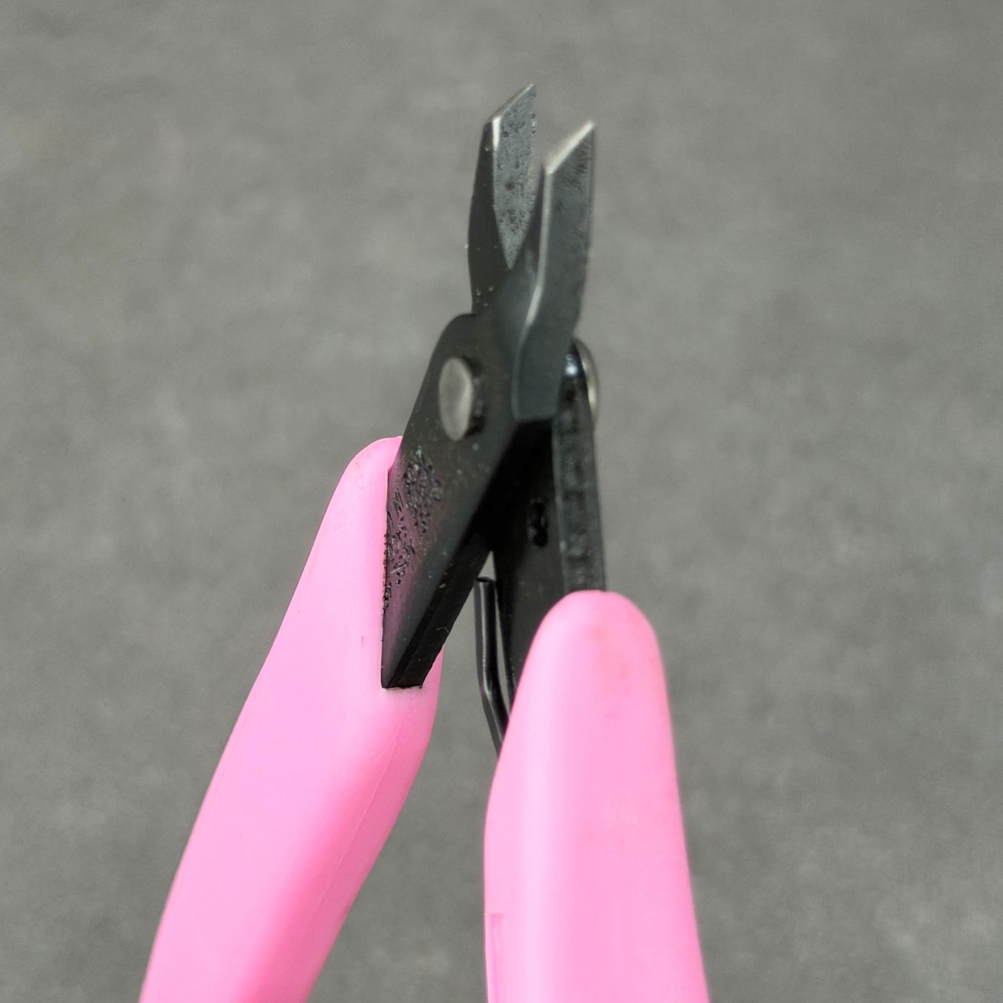 PL4487P = Jump Ring Plier with Chisel Nose by Xuron with Pink Handles