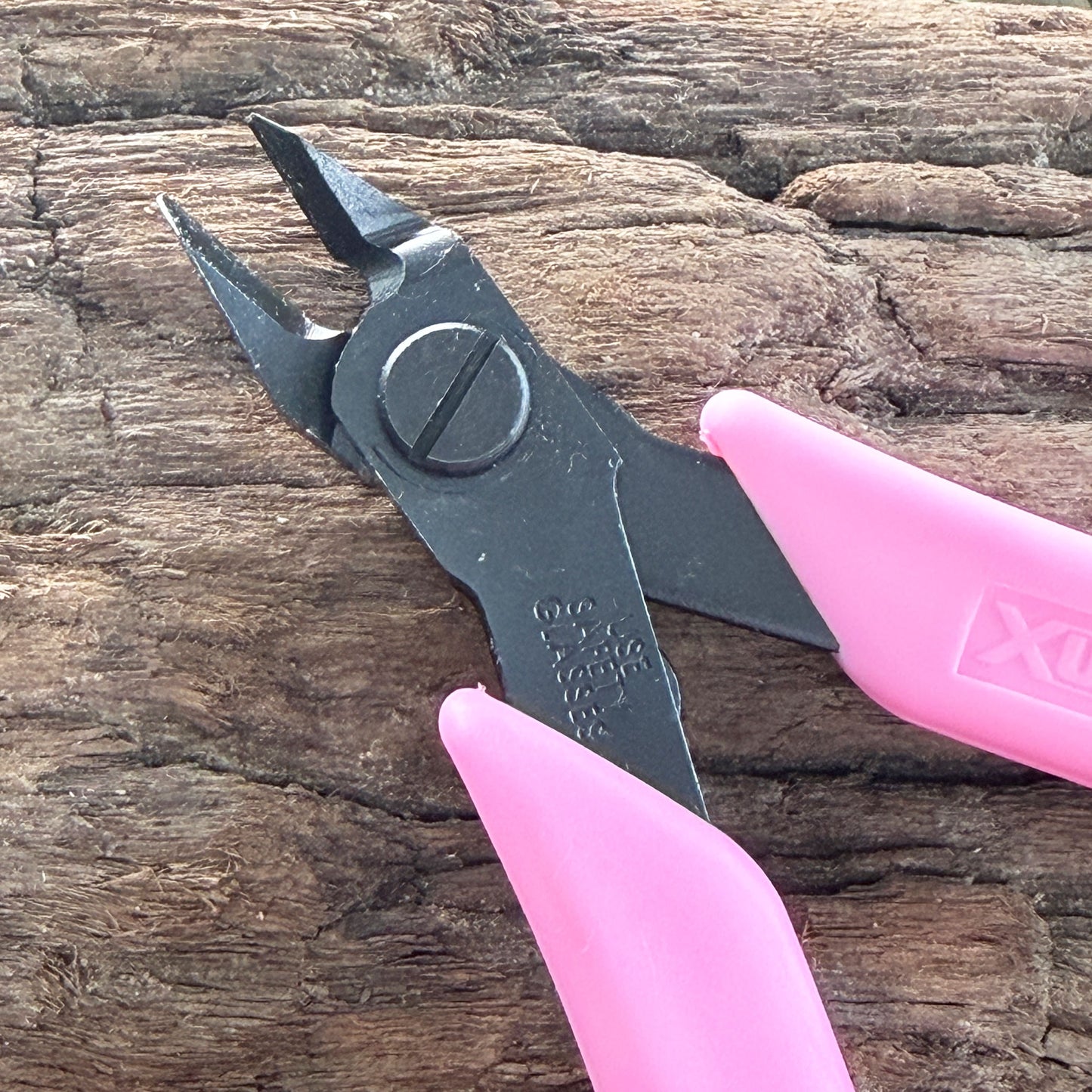 PL49200P = Xuron Tapered Head Flush Cutting Micro Shear with Pink Handles