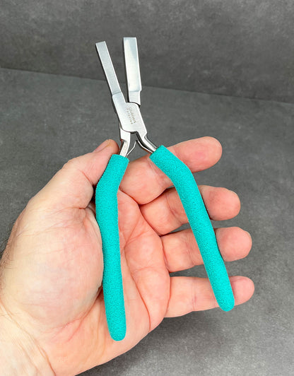PL6032 = WUBBERS SQUARE MANDREL PLIERS - MEDIUM