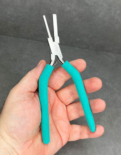 PL6031 = WUBBERS SQUARE MANDREL PLIERS - SMALL
