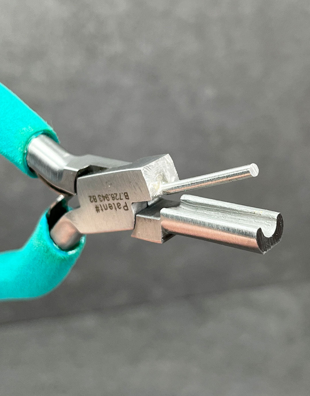 PL6135 = WUBBERS LOOPING PLIER
