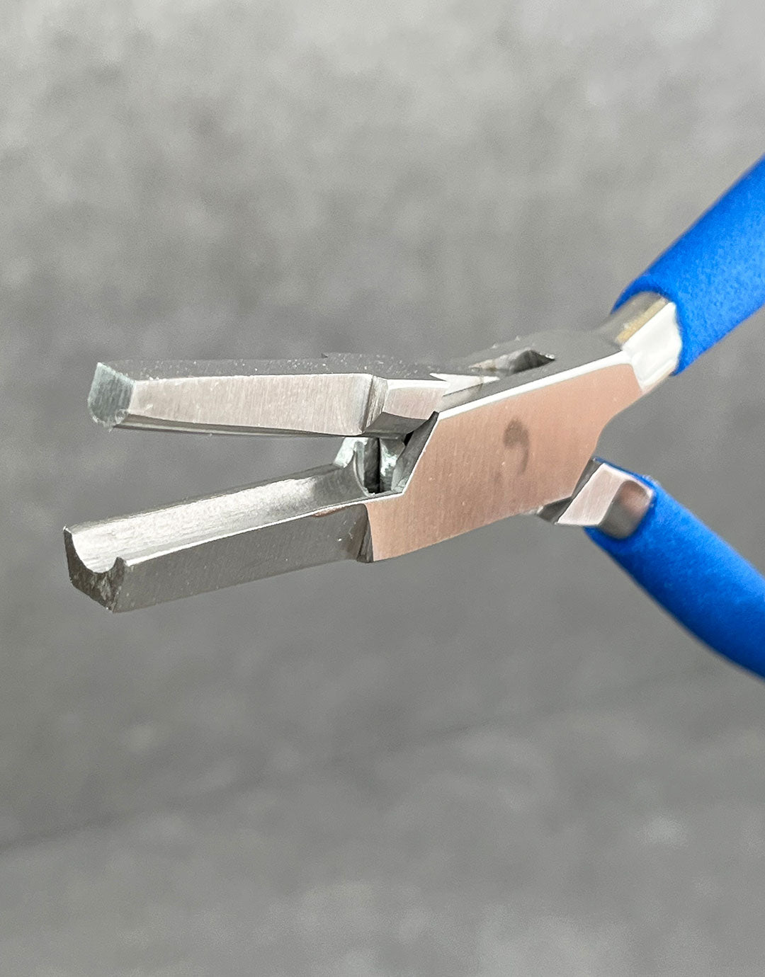 PL6437 = Economy Bending Plier HALF ROUND/FLAT