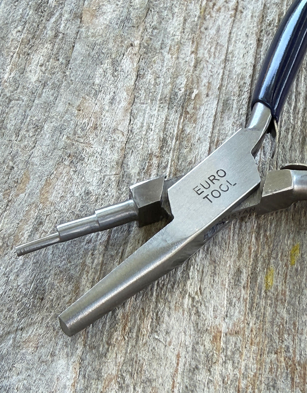 PL7470 = Looping Pliers with Stepped Jaw and Flat Jaw by Eurotool