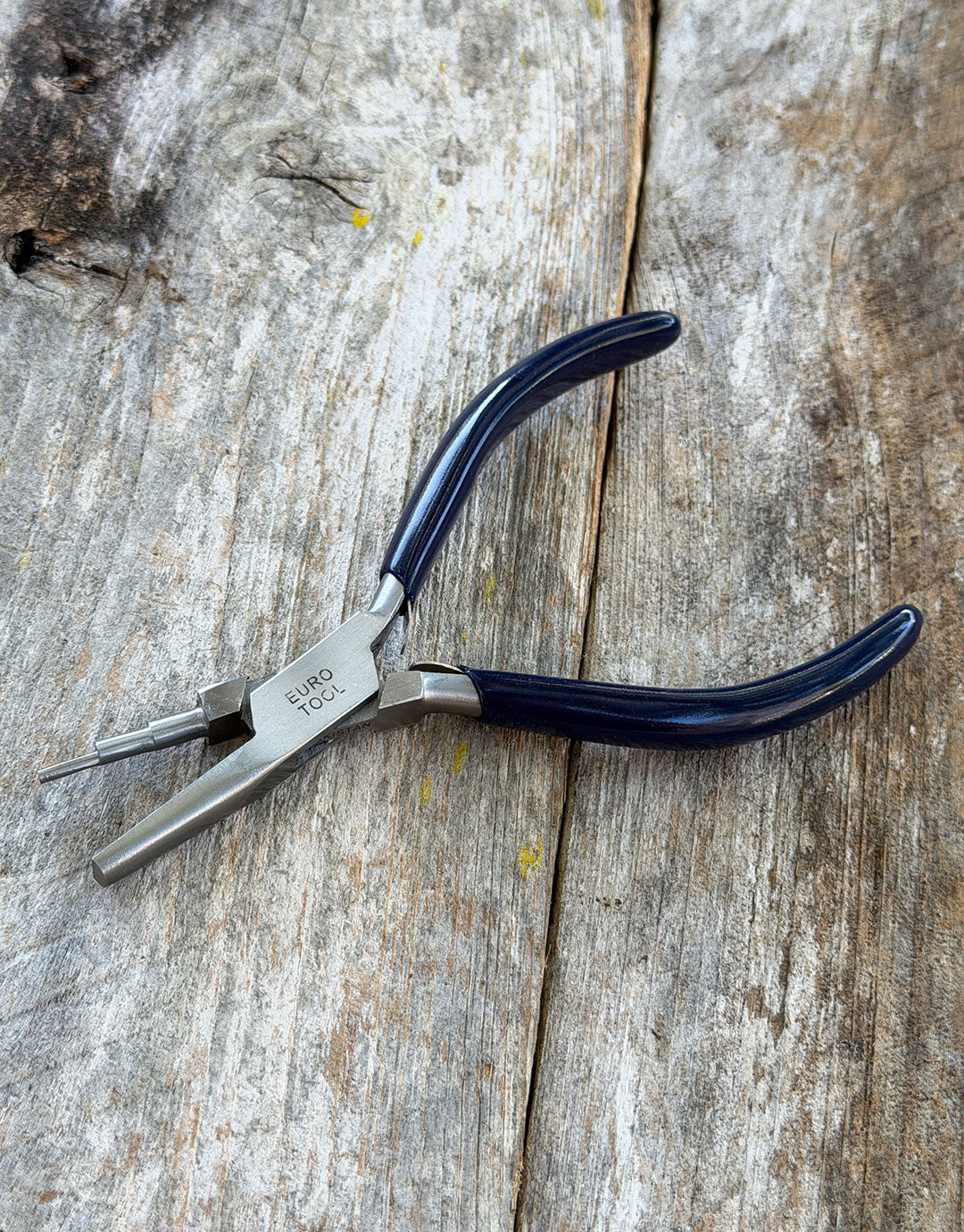 PL7470 = Looping Pliers with Stepped Jaw and Flat Jaw by Eurotool