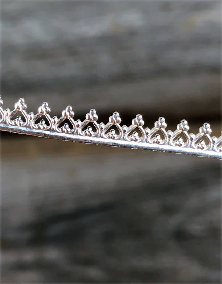 SGW02 = Sterling Gallery Wire "Inverted Heart" (Per Inch)