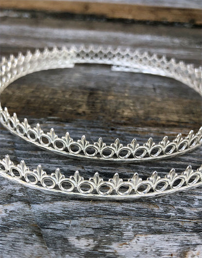 SGW04 = Sterling Gallery Wire "Ring and Fleur" (Per Inch)