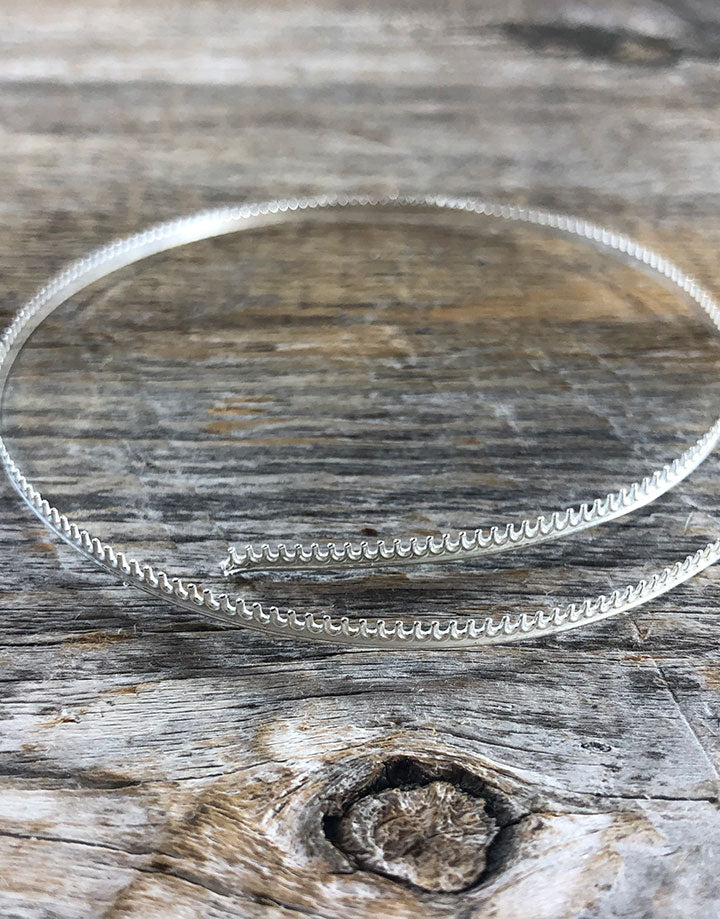 SGW07 = Sterling Gallery Wire "Scallop" (Per Inch)
