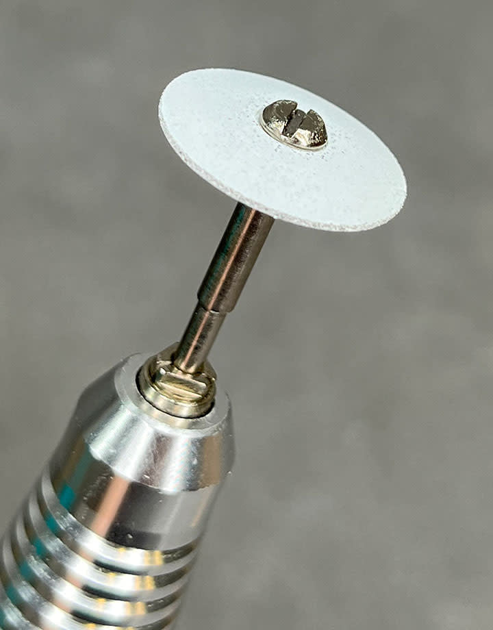 ST1369 = EVE Silicon Abrasives COARSE/WHITE KNIFE EDGE WHEEL 5/8'' (x10)
