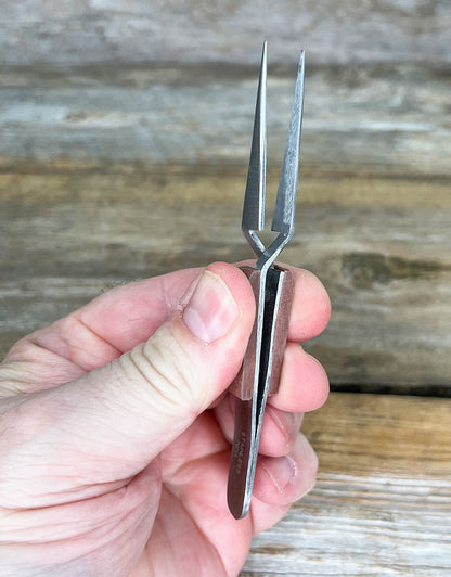 TW376 = Straight Cross Lock Fiber Grip Tweezers 4"