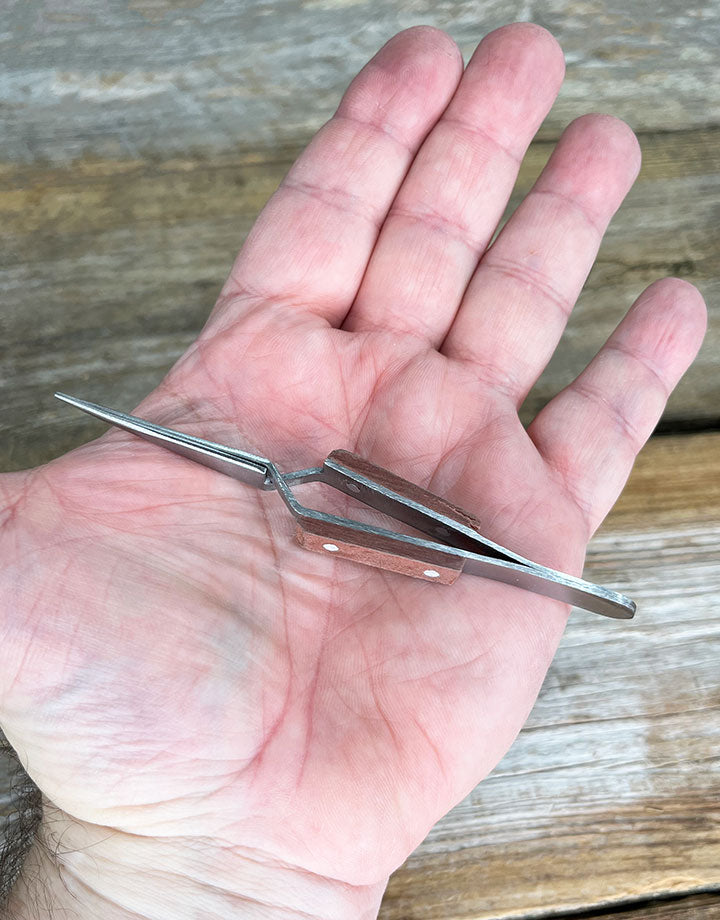 TW376 = Straight Cross Lock Fiber Grip Tweezers 4"