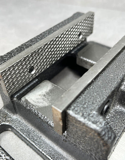 VS1880 = Flat Bench Vise 4Ã¢‚¬³