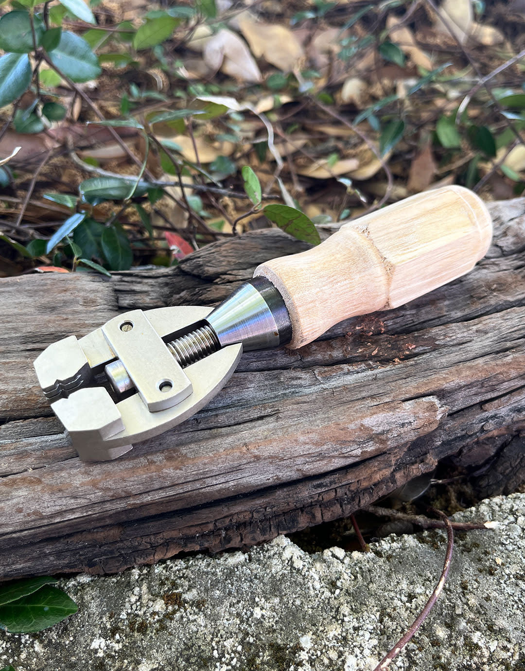 VS8115 = Jewelers Adjustable Hand Vise with Adjusting Handle