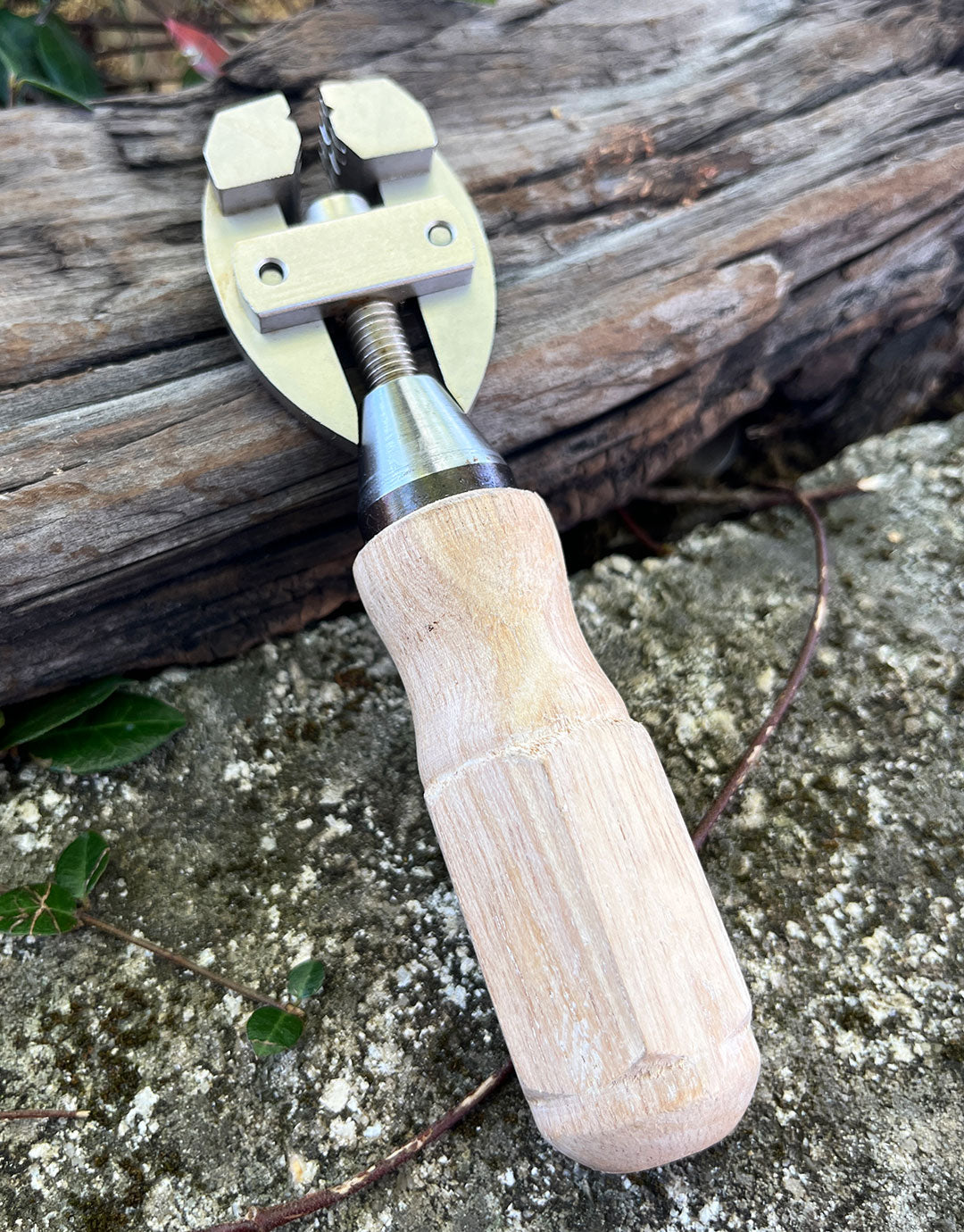 VS8115 = Jewelers Adjustable Hand Vise with Adjusting Handle