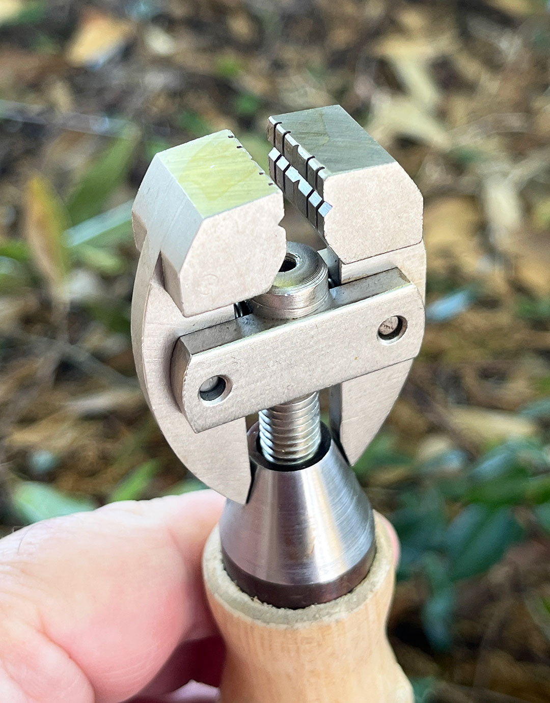 VS8115 = Jewelers Adjustable Hand Vise with Adjusting Handle